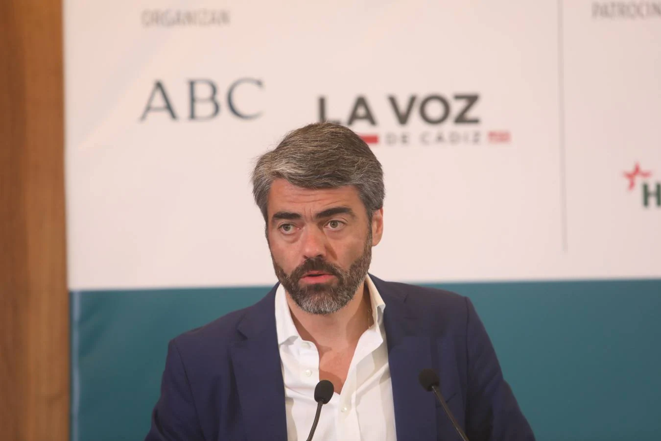 Luis Enríquez: «El futuro los medios pasa por los contenidos de pago en internet»